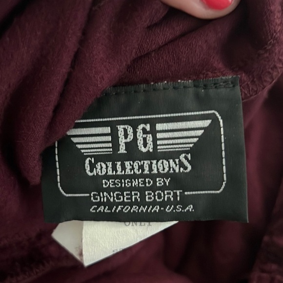 VTG PG Collections,Burgundy Velvet, Low V-Neck, Pockets, Stirrup Pants Romper, 8 - Picture 2 of 11